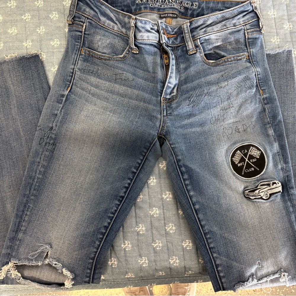 American Eagle Jean with Cool patches. Sz 4 super stretch skinny. 27” inseam